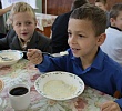 Госдума приняла закон о бесплатном горячем питании для учащихся начальных классов