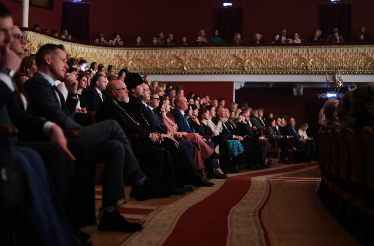 зал оперного театра челябинск