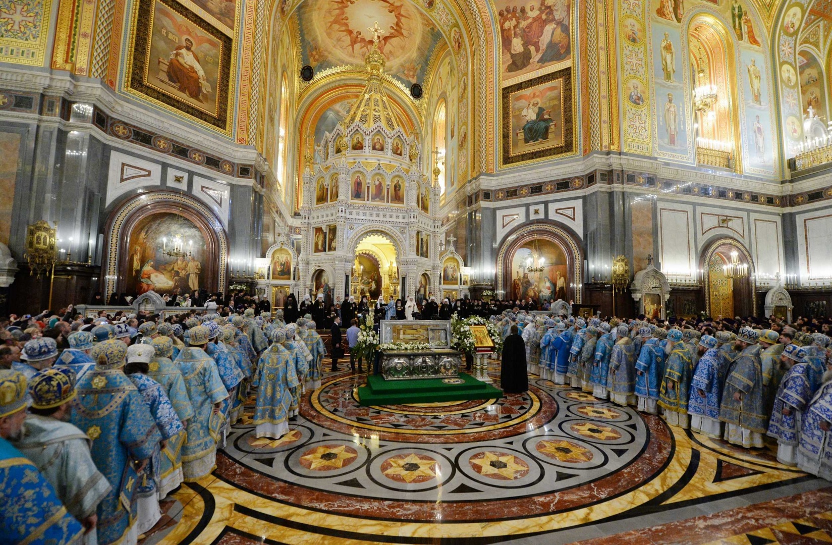 Участие в церковном соборе. Храм Христа Спасителя в Сан Ремо внутри. Храм Христа Спасителя 2009 года. Храм Христа Спасителя Патриархия. Собор русской православной церкви.