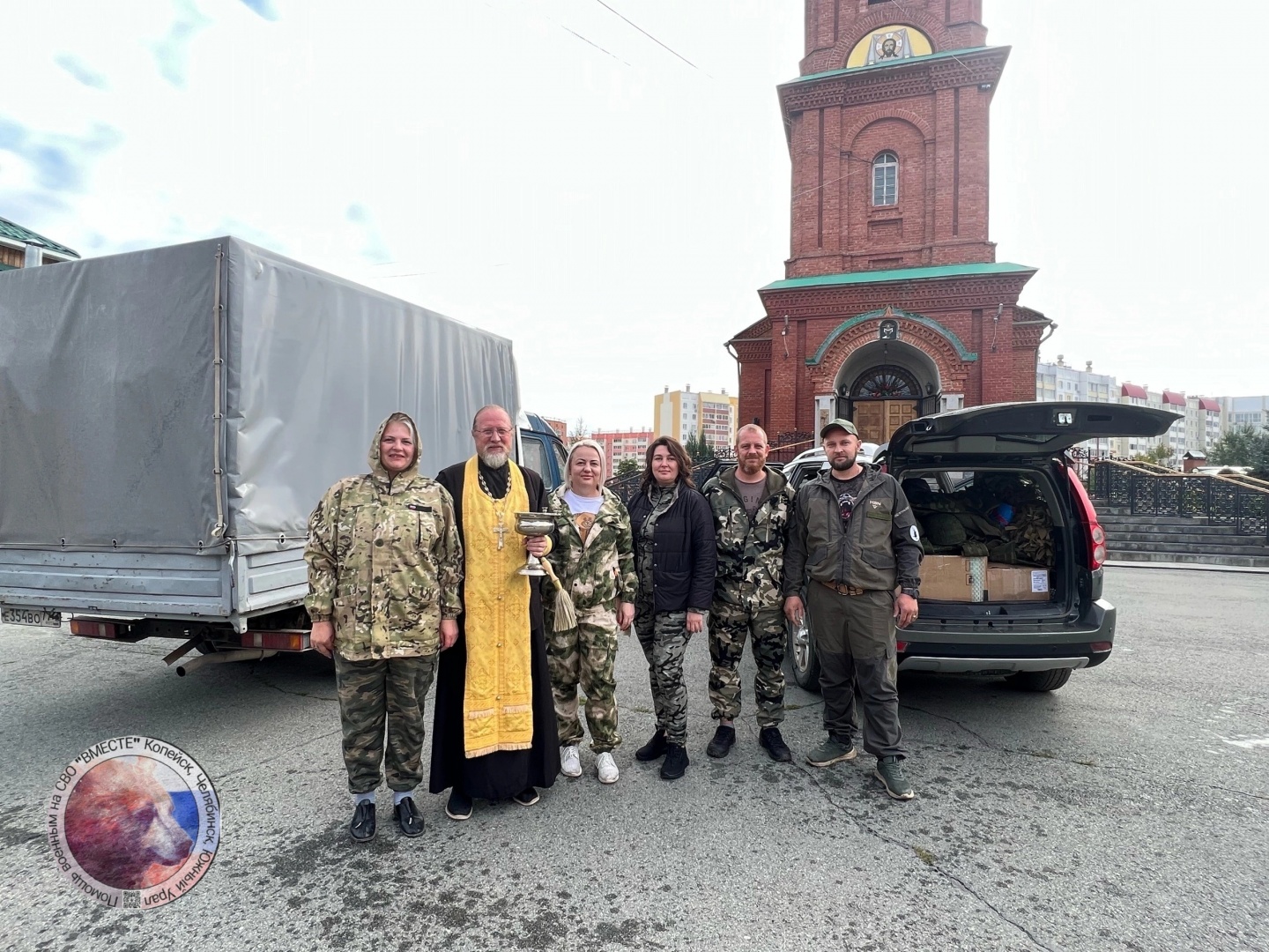 Копейский священник благословил в путь гуманитарную миссию на Донбасс