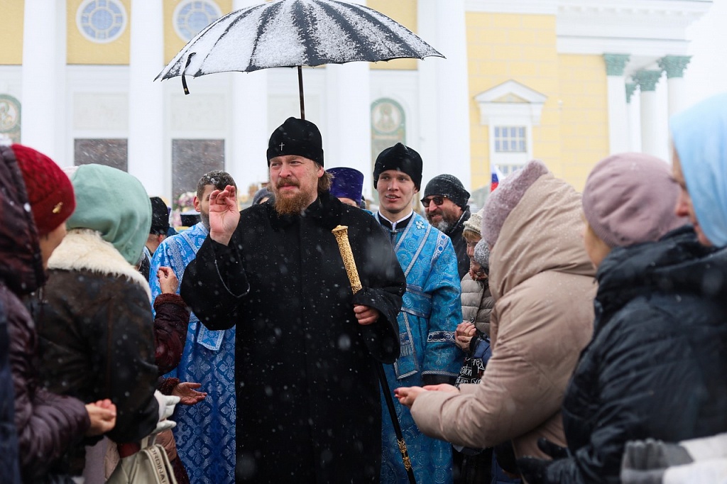 Молебен на улице