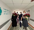 Пациенток челябинского онкоцентра поздравили с Днем весны и подарили 500 роз