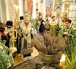 В канун праздника Входа Господня в Иерусалим митрополит Алексий совершил всенощное бдение с литией в Свято-Симеоновском кафедральном соборе