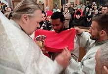На Крещение праздничную службу в Чебаркуле посетили иностранные студенты