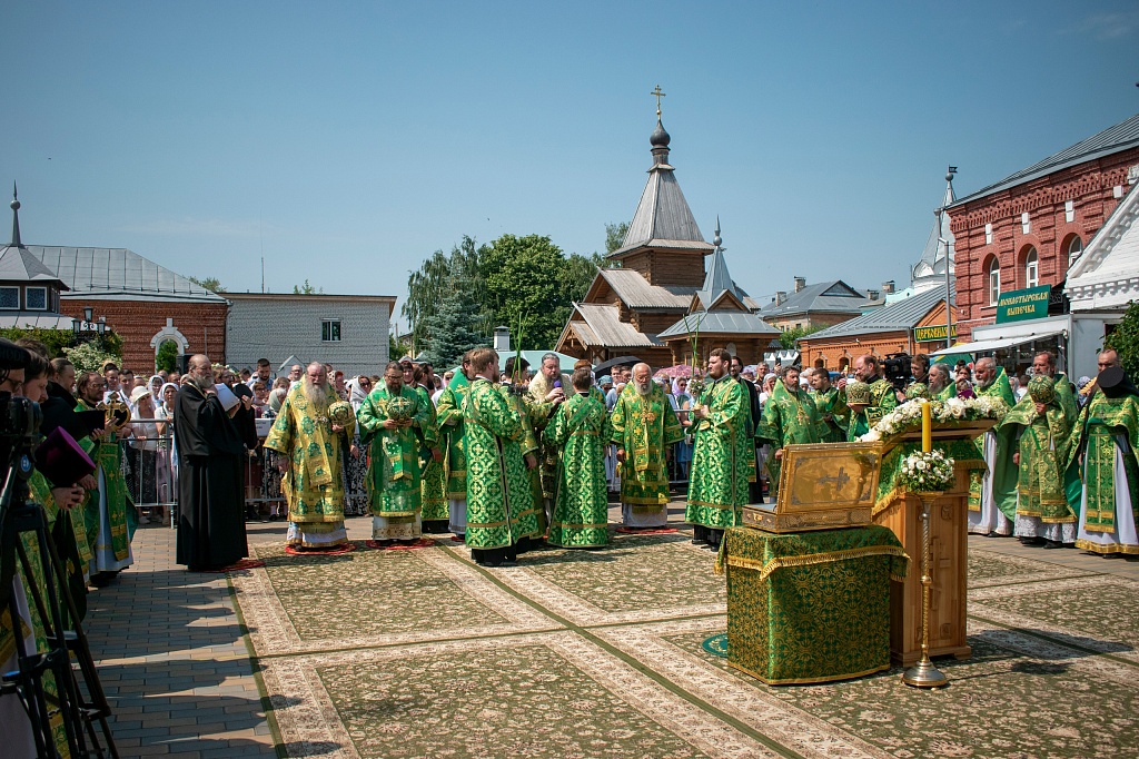 Мероприятия в муроме 8 июля. Дмитров монастырь Николо Пешношский мужской. Город Дмитров Николо-Пешношский монастырь. Николо Пешношский монастырь трапезная.