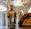 В Великий Четверг митрополит Алексий совершил Литургию в соборе Рождества Христова