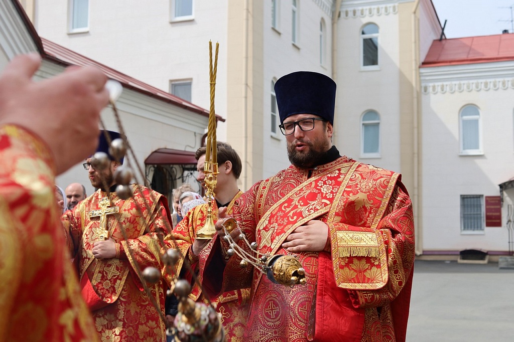 Митрополит челябинский и миасский алексий фото