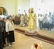 Митрополит Алексий совершил Литургию в храме в честь иконы Божией Матери «Скоропослушница» в поселке Новосинеглазово