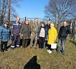 Волонтёры высадили 11 лиственниц у церкви в селе Теренкуль