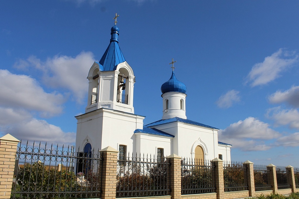 Погода харлуши челябинская область. Харлуши храм. Храм Покрова Божьей матери Харлуши. Харлуши Церковь Челябинская область. Храм Покрова Пресвятой Богородицы в больших Харлушах.