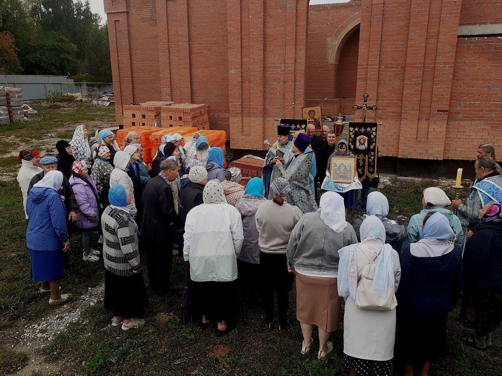 В Успенском храме Челябинска отметили престольный праздник