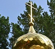 В поселке Слюдорудник на часовню Архангела Михаила установили купол и крест