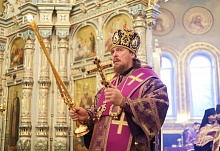 В праздник Крестовоздвижения митрополит Алексий совершил Божественную литургию