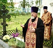 Протоиерей Владимир Маничев совершил литию на могиле архимандрита Серафима (Урбановского)
