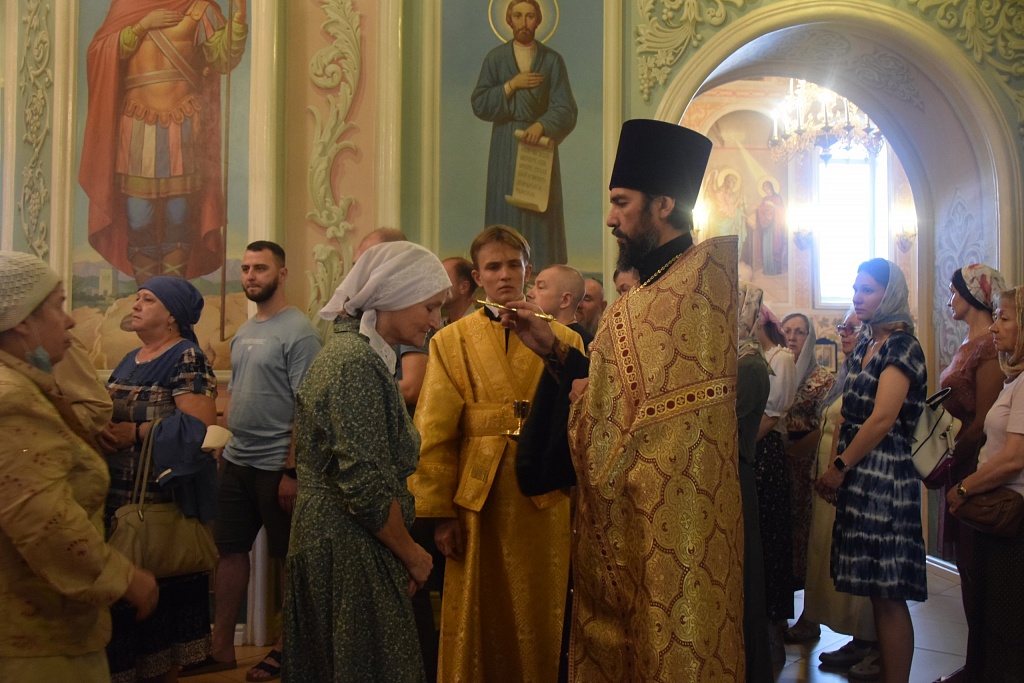 Храм Новокосино всех святых батюшка