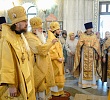 Трое архиереев совершили Литургию в храме святителя Иоанна Златоуста в Карабаше