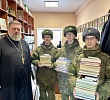 Приход храма пророка Илии передал духовную литературу военнослужащим ко Дню православной книги