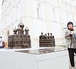 В Ростове установили тактильную копию Успенского собора