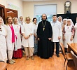 Священники и сестры милосердия Челябинской епархии поздравили медиков с профессиональным праздником