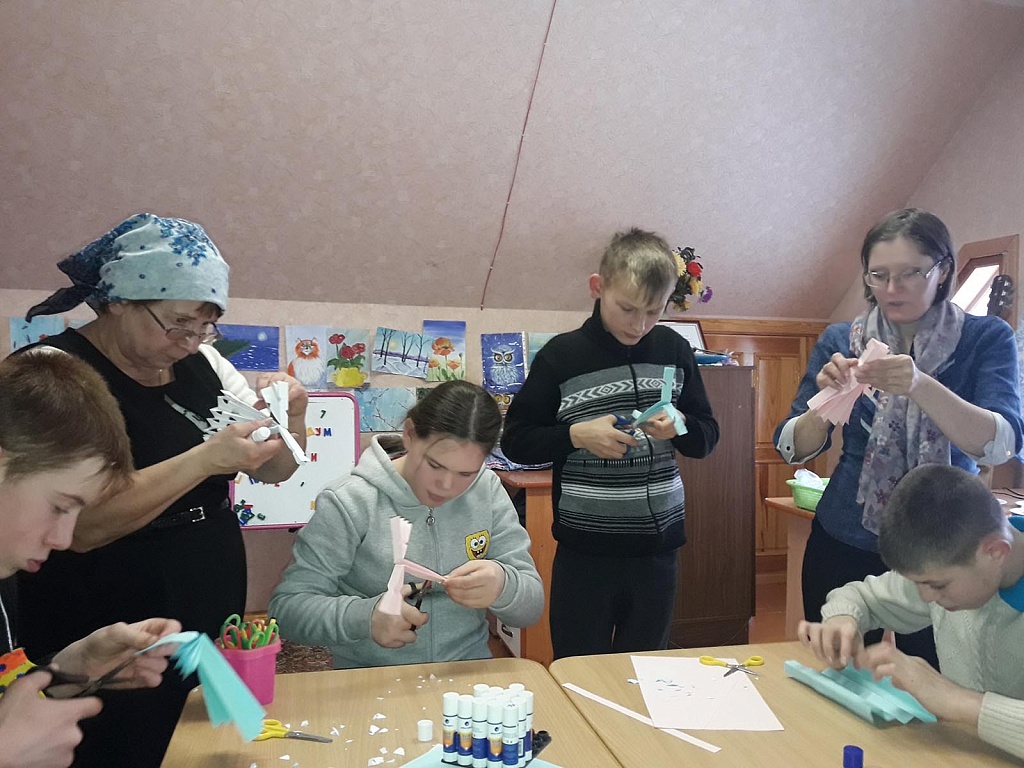 В воскресной школе поселка Тургояк провели мастер-класс для детей из центра  «Алые паруса»