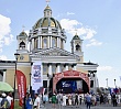 Более двух тысяч южноуральцев посетили праздник в честь святых Кирилла и Мефодия у собора Рождества Христова