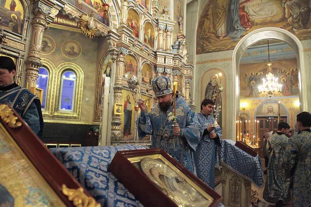 Сретение господне служба. Сретение Господне служба в храме.