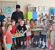 Настоятель храма поселка Роза провел мастер-класс для детей с ОВЗ в коркинском детском саду