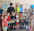 Настоятель храма поселка Роза провел мастер-класс для детей с ОВЗ в коркинском детском саду